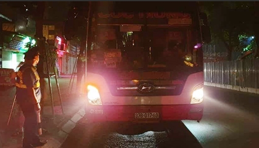 Thu phù hiệu hàng loạt ô tô khách chạy sai hành trình