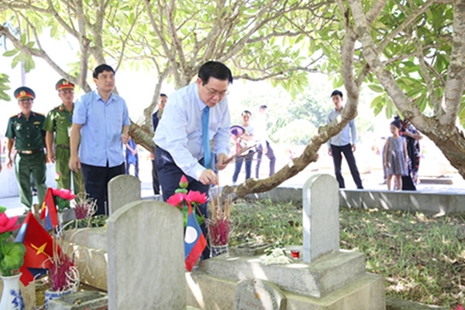 Phó Thủ tướng Vương Đình Huệ tri ân các anh hùng liệt sĩ