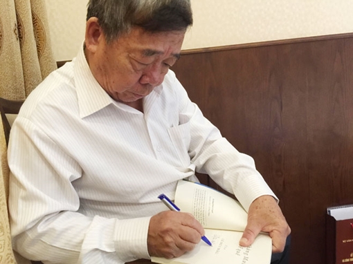 Nhà thơ Lê Huy Mậu: Dắt tháng 10 về quê