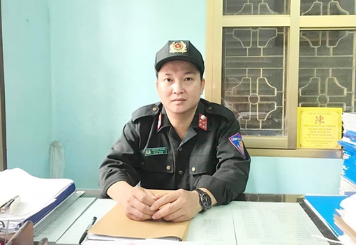 Chia sẻ của Đại uý CSCĐ chịu đau để bé trai cắn tay 