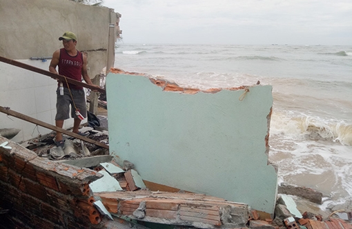 Chờ cơ chế thực hiện dự án kè chống sạt lở bờ biển Khê Tân