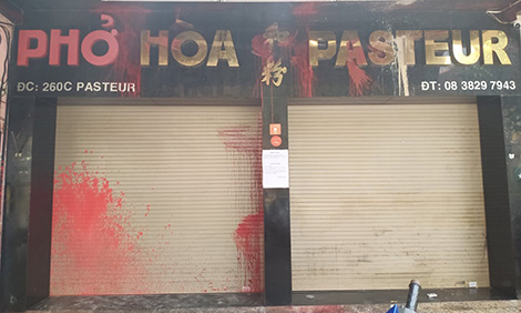 Phó Thủ tướng Trương Hòa Bình yêu cầu báo cáo vụ dùng sơn, mắm tôm “khủng bố” quán phở