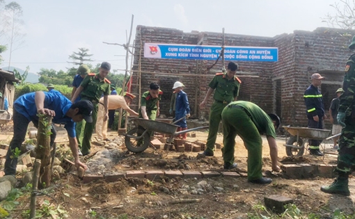 Nhà khăn quàng đỏ - Thắm tình biên giới