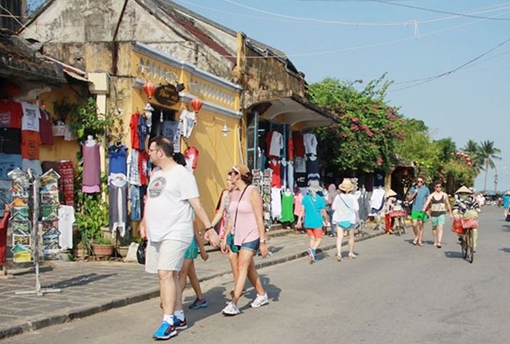 Khách quốc tế đến Việt Nam tiếp tục tăng