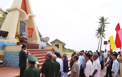 Tri ân các Anh hùng liệt sĩ hi sinh tại đảo Cồn Cỏ