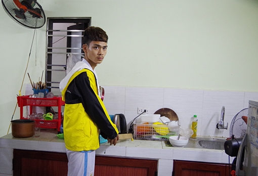 Thanh niên 19 tuổi đánh người cướp của lấy tiền trả nợ game