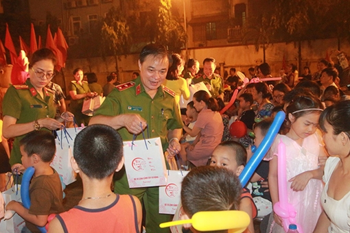 Hơn 600 thiếu nhi vui Tết Trung thu tại Bộ Tư lệnh CSCĐ