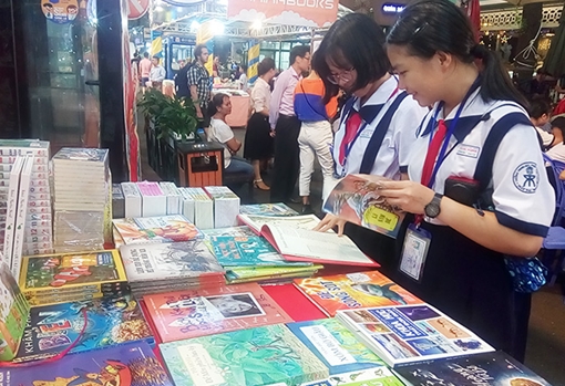 Thêm nhiều cú hích để trẻ yêu trang sách