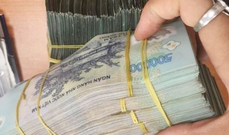 Chiếm đoạt gần 4,4 tỷ đồng bằng 7 hợp đồng khống