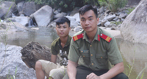 Thượng sỹ An ninh dũng cảm cứu 4 người dân khỏi dòng nước lũ