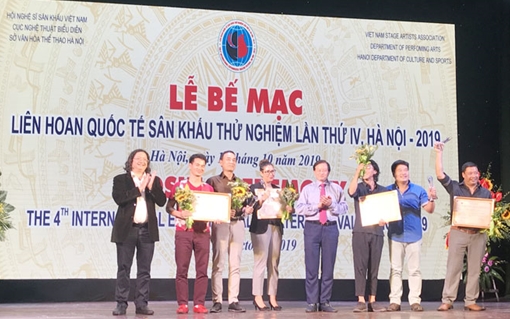 Nỗ lực làm mới sân khấu Việt