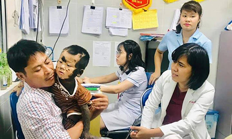 Người cha đi tìm hình hài mới cho con