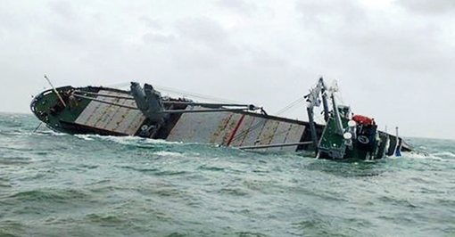 Tập trung khắc phục sự cố tràn dầu trên biển Kỳ Anh