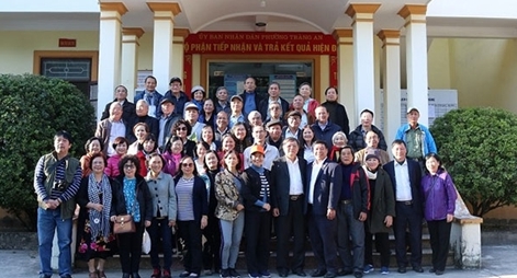 Cựu học sinh miền Nam thăm lại trường xưa