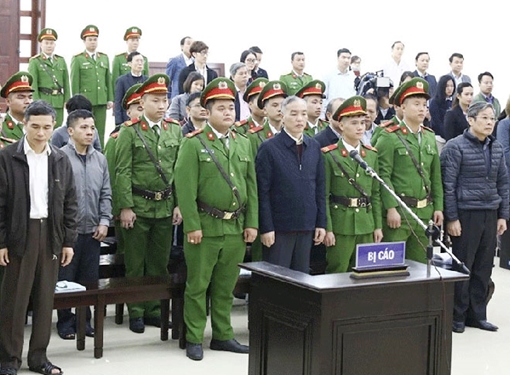 Quân pháp bất vị thân