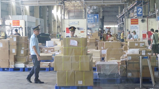 Phát hiện lô hàng cấm tại kho sân bay quốc tế Nội Bài