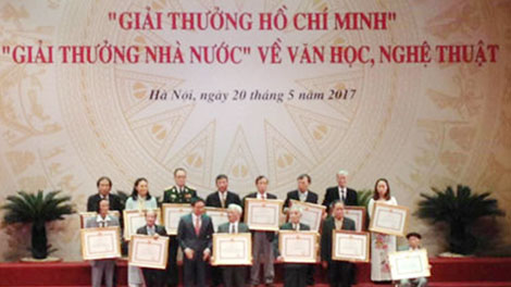 Triển khai xét tặng các giải thưởng văn học, nghệ thuật