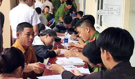 Làm thủ tục cấp chứng minh nhân dân lưu động trong ngày nghỉ