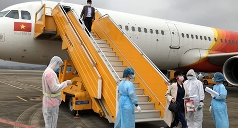 Đón những chuyến bay trở về từ vùng dịch