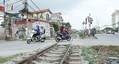 Tổng rà soát, xử lý dứt điểm lối đi tự mở qua đường sắt