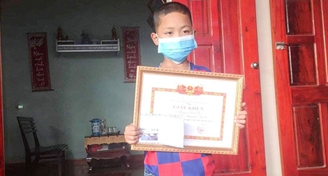 Tuyên dương học sinh lớp 3 cứu hai bạn nhỏ thoát đuối nước