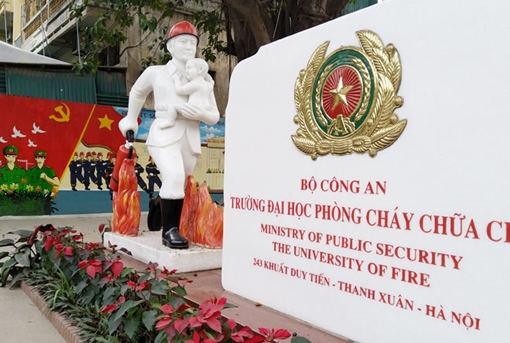 Chuyện quanh tượng đài đầu tiên về "Người anh hùng trong lửa đỏ"