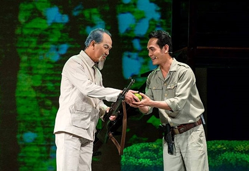 Kịch nói rộn ràng gõ cửa học đường