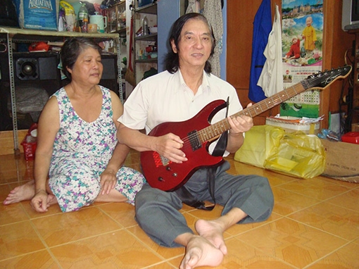 Chuyện tình cổ tích của quái kiệt đánh đàn bằng răng