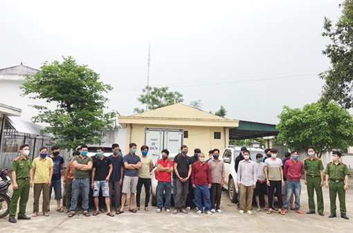 Triệt phá sới bạc “khủng” ẩn trong rừng sâu