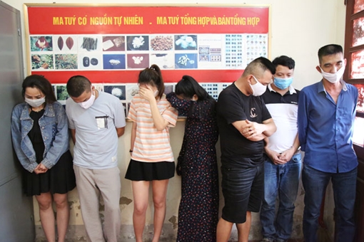 Nghỉ việc do dịch COVID-19, nữ tiếp viên karaoke cùng bạn sử dụng ma túy 