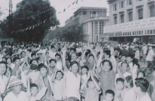 Hành trình thơ tới ngày toàn thắng