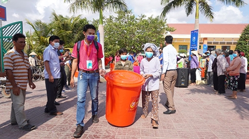 MobiFone nối dài hành trình cứu trợ bà con vùng hạn mặn