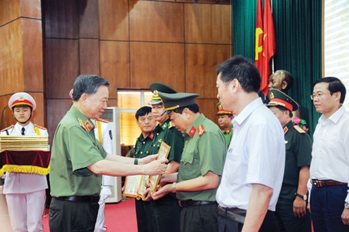 Tiếp tục lan tỏa chương trình làm nhà cho hộ nghèo của BCA ở các địa bàn khó khăn