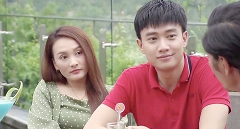 Phim ngoại truyện: Quà tri ân hay mồi câu view?