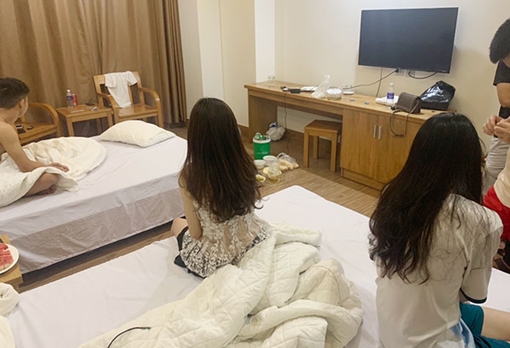 Tổ chức " tiệc ma túy" trong khách sạn