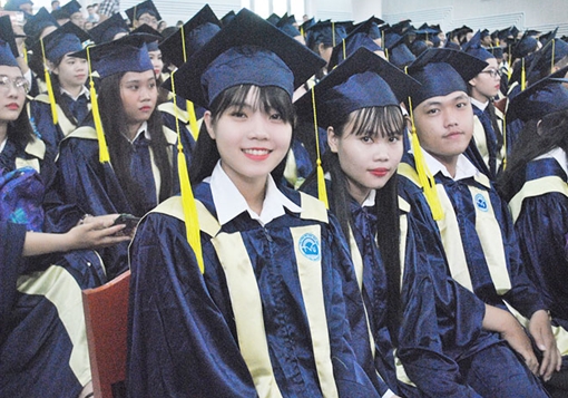 Xét tuyển đại học bằng học bạ - lợi hay hại?