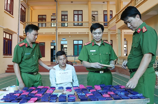 Bắt đối tượng vận chuyển 2 bánh heroin và 24 nghìn viên ma túy ở Điện Biên