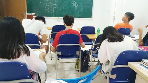 Triển khai chương trình giáo dục phổ thông 2018, học sinh có còn phải học thêm?