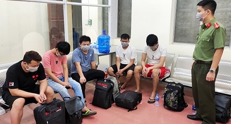 Bàn giao cho Trung Quốc 16 người nhập cảnh trái phép