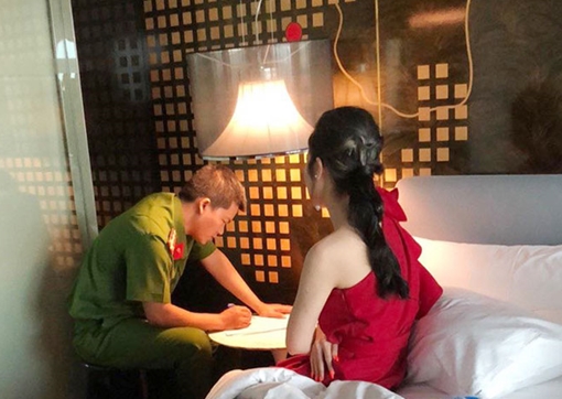 Kỹ nghệ bán phấn buôn hương của "má mì" thời 4.0