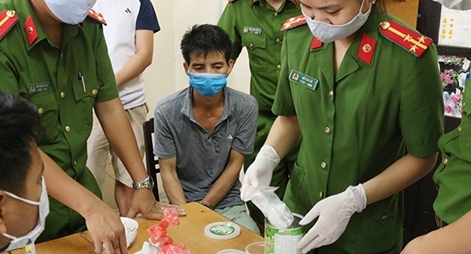 Thu giữ 1.340 viên ma túy và nhiều tiền chất ma túy