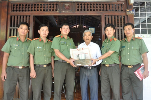 Trang sử hào hùng An ninh Khu VIII