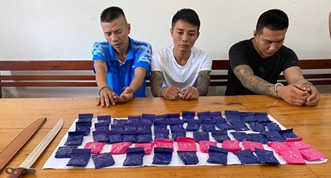 Vây bắt chiếc Fortuner vận chuyển 12.000 viên ma tuý