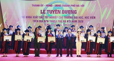 Hà Nội tuyên dương 88 thủ khoa xuất sắc năm 2020