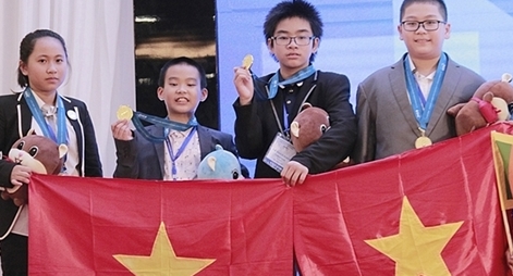 Hai lần liên tục đoạt Huy chương Vàng thi Olympic quốc tế được tặng Huân chương Lao động hạng Nhất