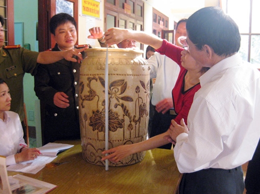 Tình tiến, tình tiền 