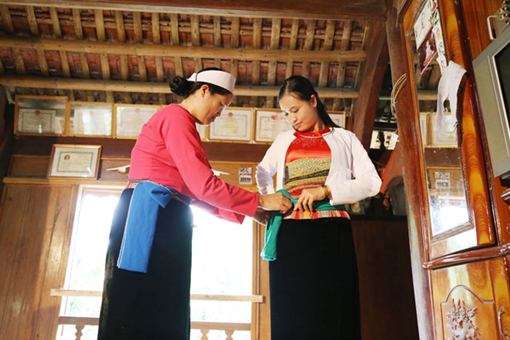 Rực rỡ miền thổ cẩm