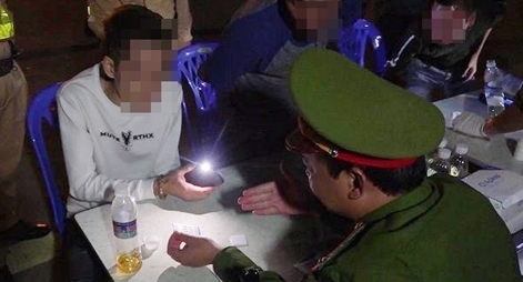 Liên tiếp phát hiện tài xế dương tính với ma túy và vượt nồng độ cồn trên cao tốc