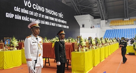 Đưa tiễn 22 liệt sĩ bộ đội Đoàn Kinh tế-Quốc phòng 337 hy sinh tại Hướng Phùng, Hướng Hóa