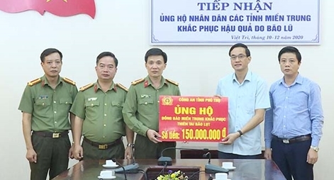 Công an các đơn vị,  địa phương ủng hộ đồng bào miền Trung 
